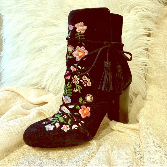 Sam Edelman Shoes - 🌟HP!!🌟Sam Edelman Winnie Suede Booties ❤️ 8